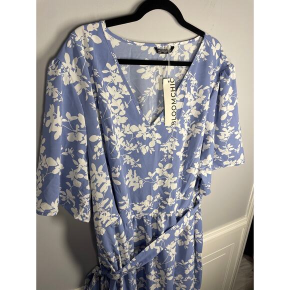 NWT, BloomChic, Size 28, Light Blue & White Floral V Neck Dress, Flutter Sleeves - Picture 3 of 6